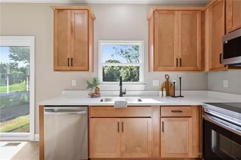 Kitchen - 8012 E 130th St, Grandview, MO 64030 photo 6 of 6