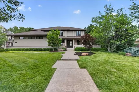 5520 Golden Bear Dr, Overland Park, KS 66223