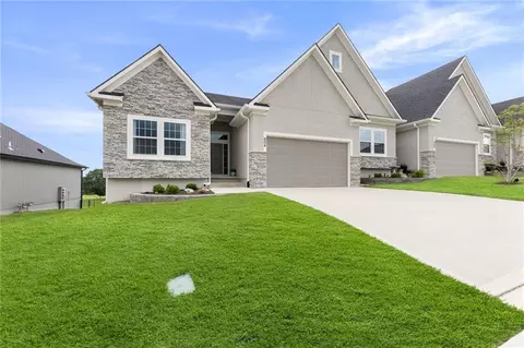 804 NE Algonquin St, Lees Summit, MO 64064 photo 2