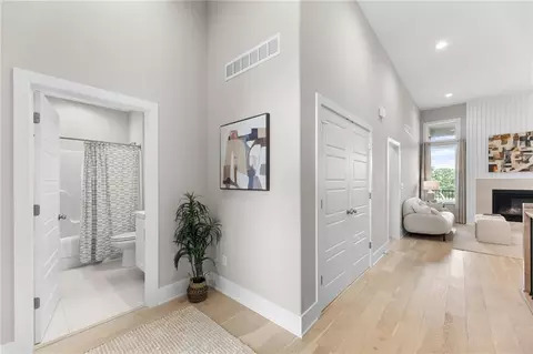 804 NE Algonquin St, Lees Summit, MO 64064 photo 3