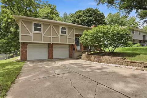 1917 SE Piccadilly St, Blue Springs, MO 64014