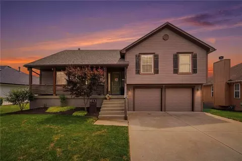813 SW Woodland Dr, Grain Valley, MO 64029
