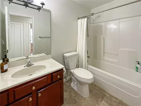 Bath - 14404 Eastern Ct, Grandview, MO 64030 photo 3 of 4