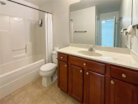 Bath - 14404 Eastern Ct, Grandview, MO 64030 photo 1 of 4