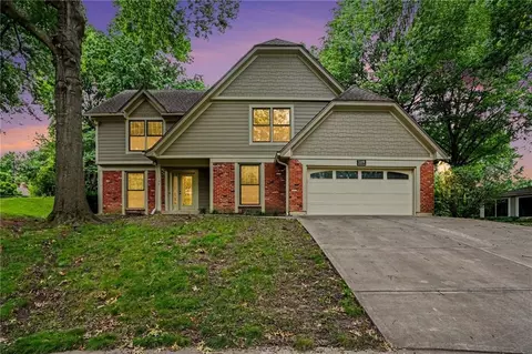 109 NW 44th St, Kansas City, MO 64116