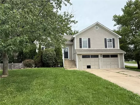 1500 NE Bronze Dr, Lees Summit, MO 64086