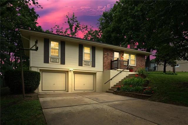 12709 E Silver Ln, Sugar Creek, MO 64050