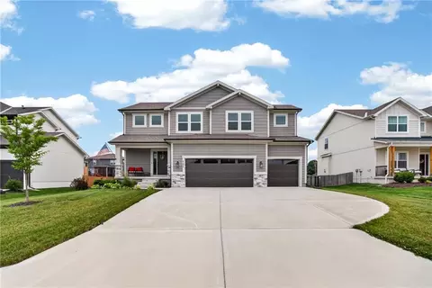 4404 SW Grindstone Cir, Lees Summit, MO 64082