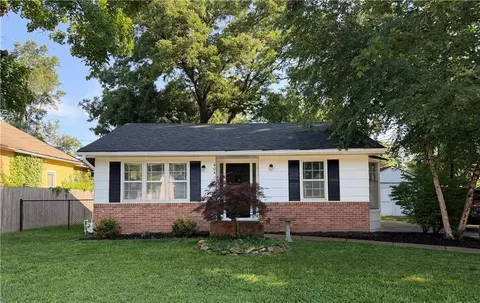 404 E Hale St, Spring Hill, KS 66083