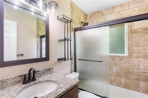 Bath - 430 Chestnut Dr, Marshall, MO 65340 photo 1 of 2