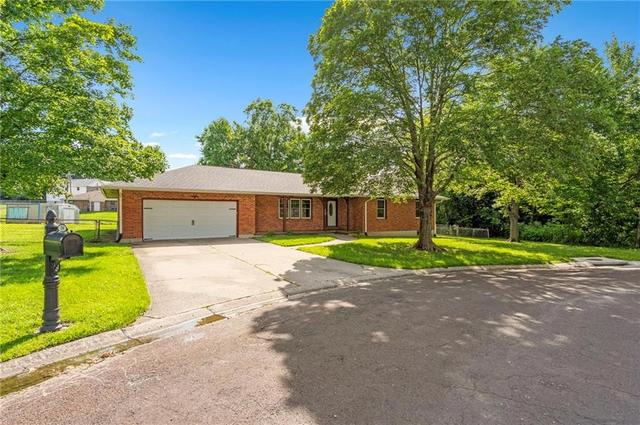 430 Chest Nut St, Marshall, MO 65340