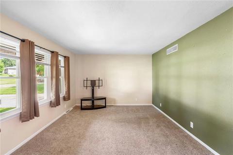 Living - 430 Chestnut Dr, Marshall, MO 65340 photo 1 of 3