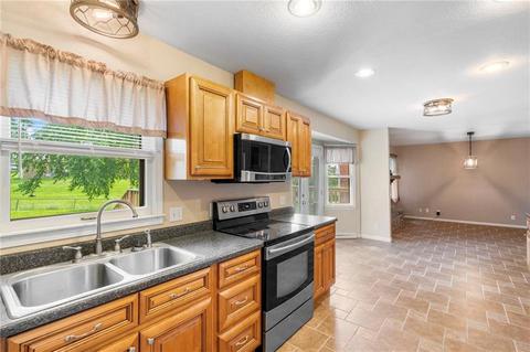 Kitchen - 430 Chestnut Dr, Marshall, MO 65340 photo 1 of 1