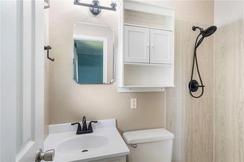 Bath - 430 Chestnut Dr, Marshall, MO 65340 photo 2 of 2