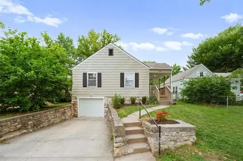 2106 W 48th St, Westwood, KS 66205
