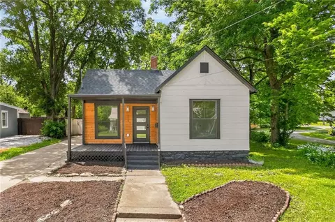 313 W Poplar St, Olathe, KS 66061