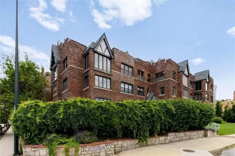 700 W 48th St #206, Kansas City, MO 64112