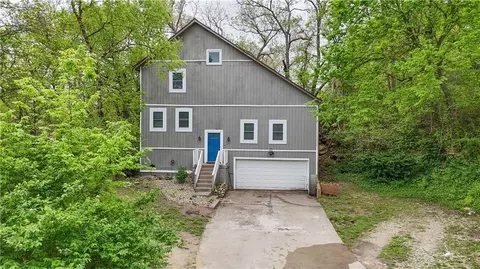 13341 Metropolitan Ave, Bonner Springs, KS 66012