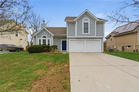 1181 E Meadow Ln, Olathe, KS 66062