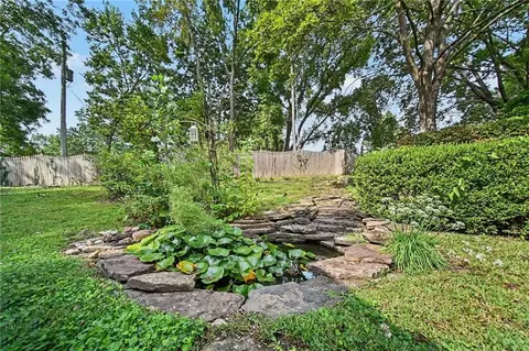 5710 N Spruce Ave, Kansas City, MO 64119