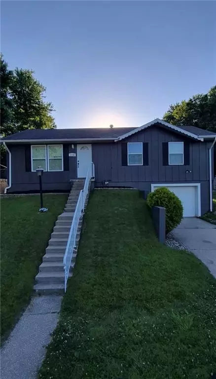 2506 College Ln, Saint Joseph, MO 64503