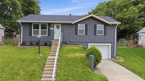 2506 College Ln, Saint Joseph, MO 64503