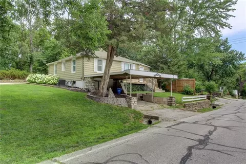 61 H St, Lake Lotawana, MO 64086