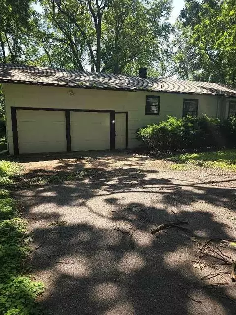 9004 E 55th St, Raytown, MO 64133