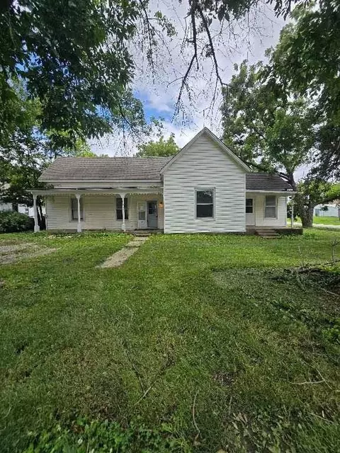 406 Main St, Garden City, MO 64747