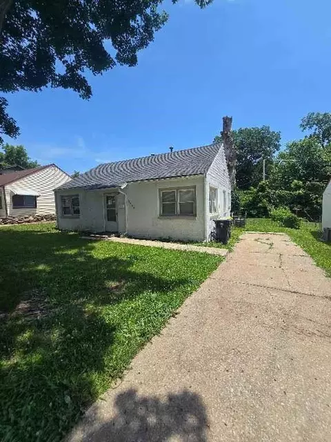 7229 Agnes Ave, Kansas City, MO 64132
