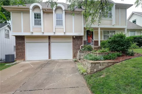 11820 W 99th Ter, Overland Park, KS 66214