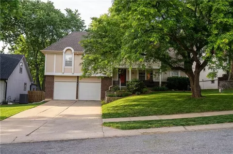 11820 W 99th Ter, Overland Park, KS 66214