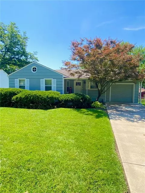 5201 W 71st St, Prairie Village, KS 66208