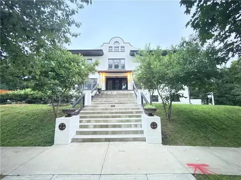 401 E 36th St, Kansas City, MO 64109