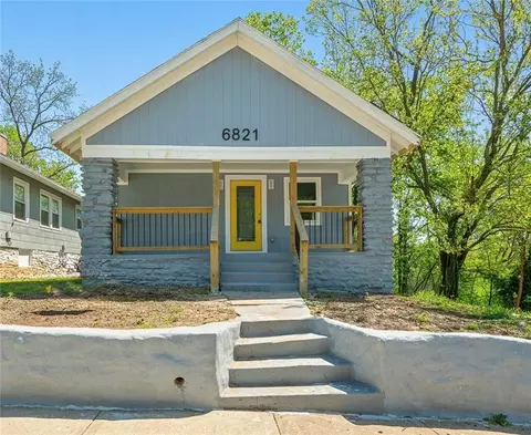 6821 Monroe Ave, Kansas City, MO 64132