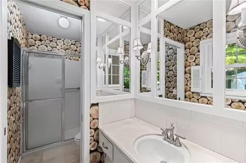 Bath - 320 SE Westwind Dr, Lees Summit, MO 64063 photo 2 of 2