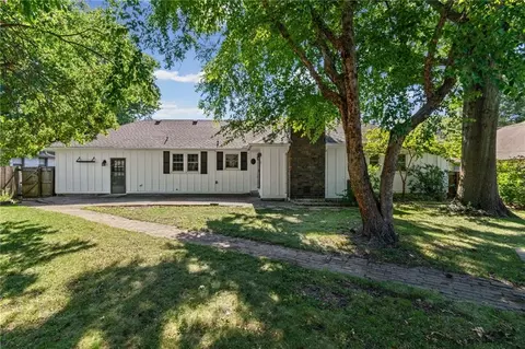 Exterior - 320 SE Westwind Dr, Lees Summit, MO 64063 photo 5 of 6
