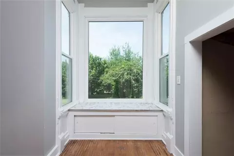 Entry Way - 406 E 4th St, Cameron, MO 64429 photo 1 of 4