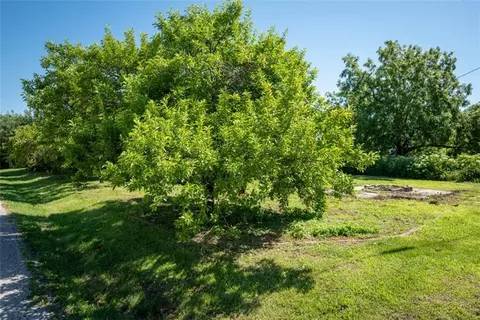 Exterior - 406 E 4th St, Cameron, MO 64429 photo 11 of 17
