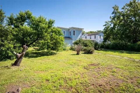 Exterior - 406 E 4th St, Cameron, MO 64429 photo 9 of 17