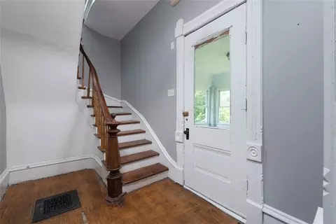 Entry Way - 406 E 4th St, Cameron, MO 64429 photo 2 of 4