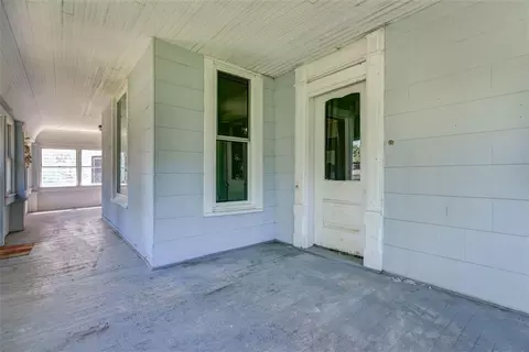 Exterior - 406 E 4th St, Cameron, MO 64429 photo 5 of 17