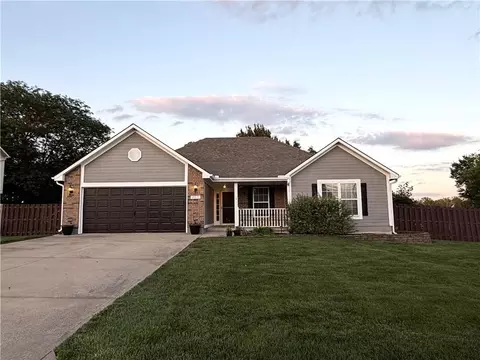 1521 SE Dalton Dr, Lees Summit, MO 64081