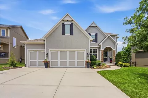 988 SW Perth Shire Dr, Lees Summit, MO 64081