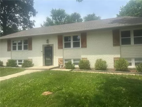 1400 Nancy Ln, Liberty, MO 64068