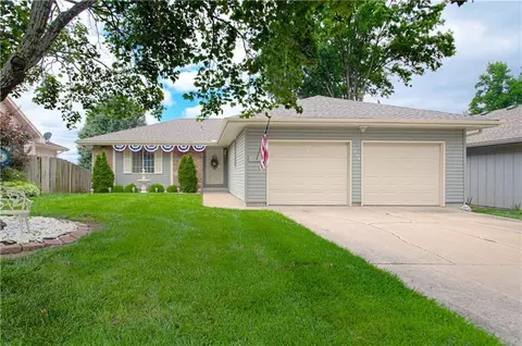 2807 5th St, Blue Springs, MO 64014