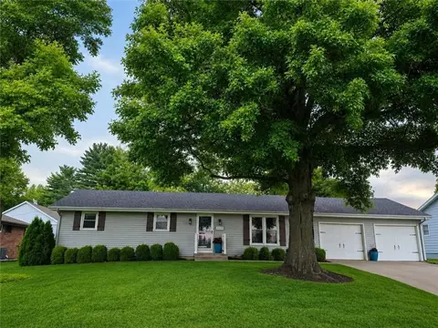 2100 Peach St, Higginsville, MO 64037