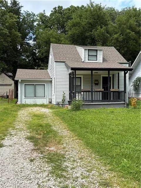 106 W 80th St, Kansas City, MO 64114