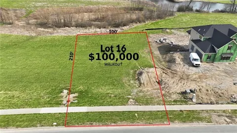 2118 NE Shoal Creek Pkwy, Kansas City, MO 64155