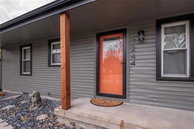 7244 Beverly St, Overland Park, KS 66204